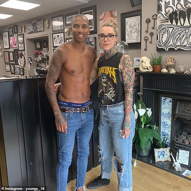 Ex-Man Utd star Ashley Young shows off incredible football-inspired back tattoo - Go News