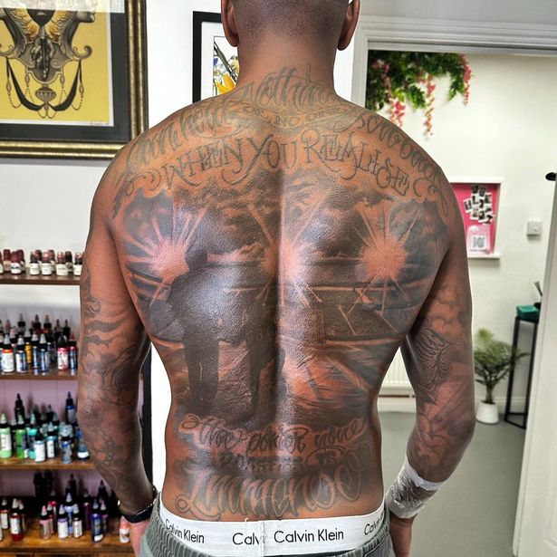 Ex-Man Utd star Ashley Young shows off incredible football-inspired back tattoo - Go News