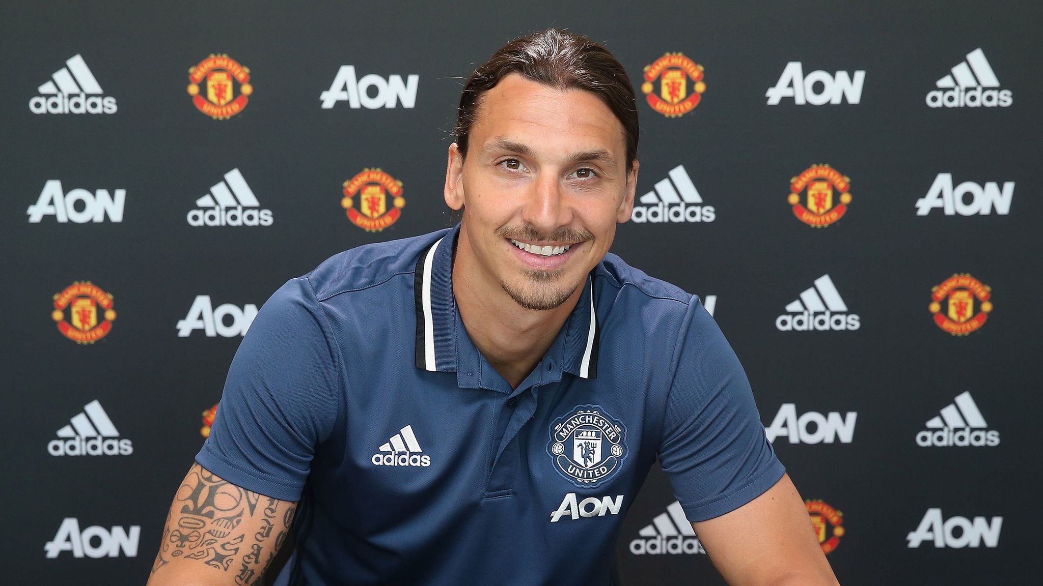 Zlatan Ibrahimovic signs for Manchester United on free transfer | Football News | Sky Sports