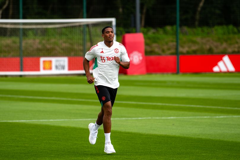 PHOTO GALLERY: Man United train to prepare for the match against Leeds United with 26 names