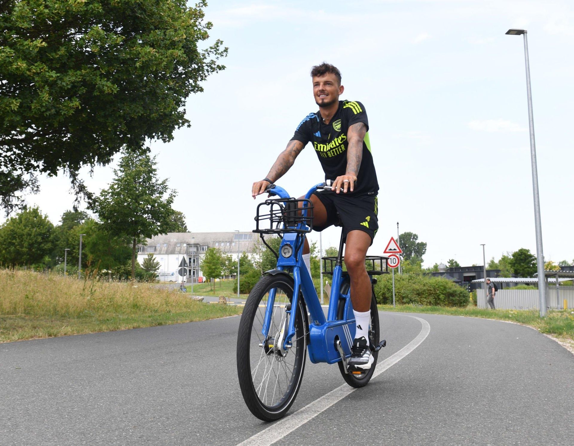 Arsenal stars ride bikes in Germany during training tour - Buzz News