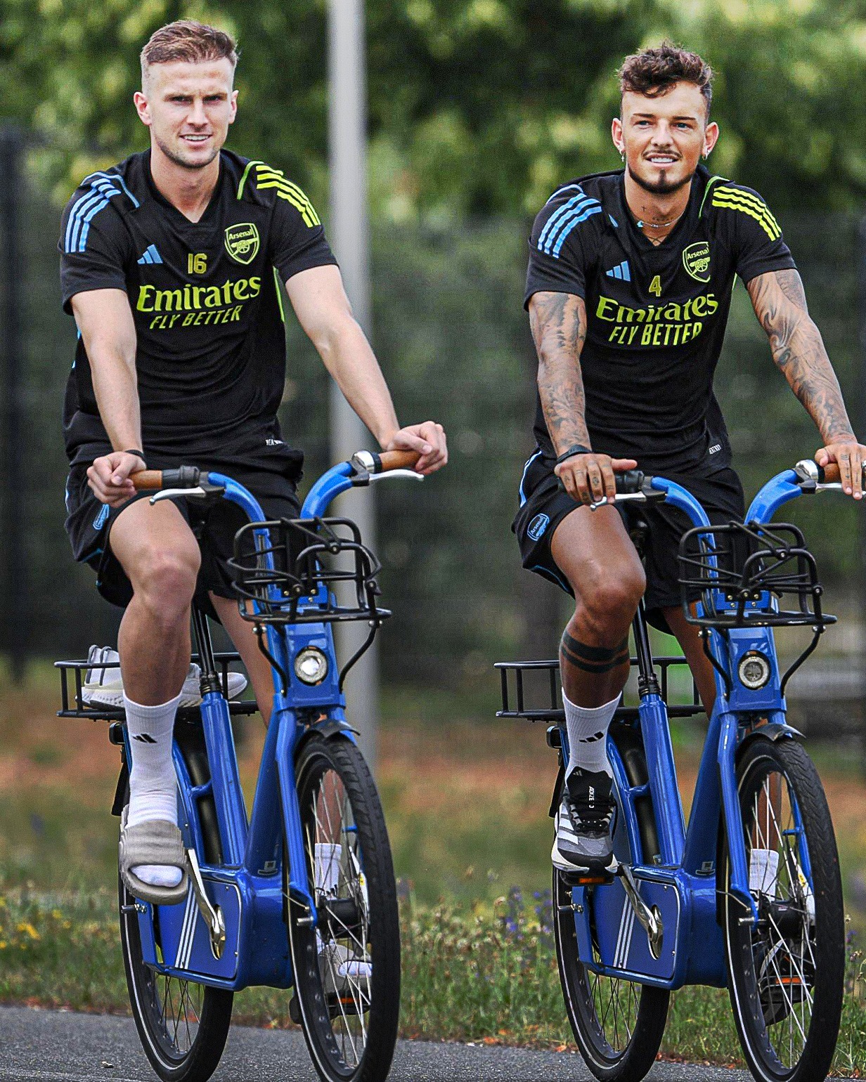 Arsenal stars ride bikes in Germany during training tour - Buzz News