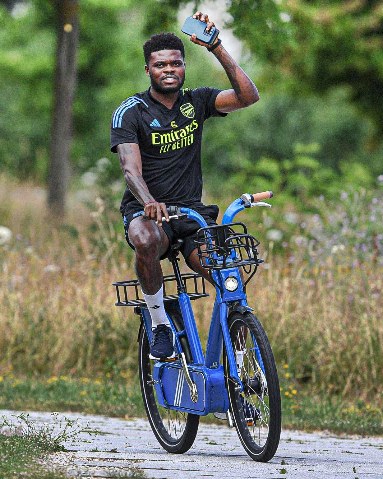 Arsenal stars ride bikes in Germany during training tour - Buzz News