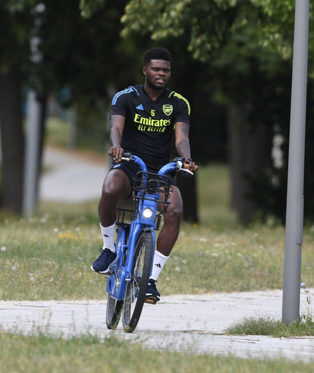 Arsenal stars ride bikes in Germany during training tour - Buzz News