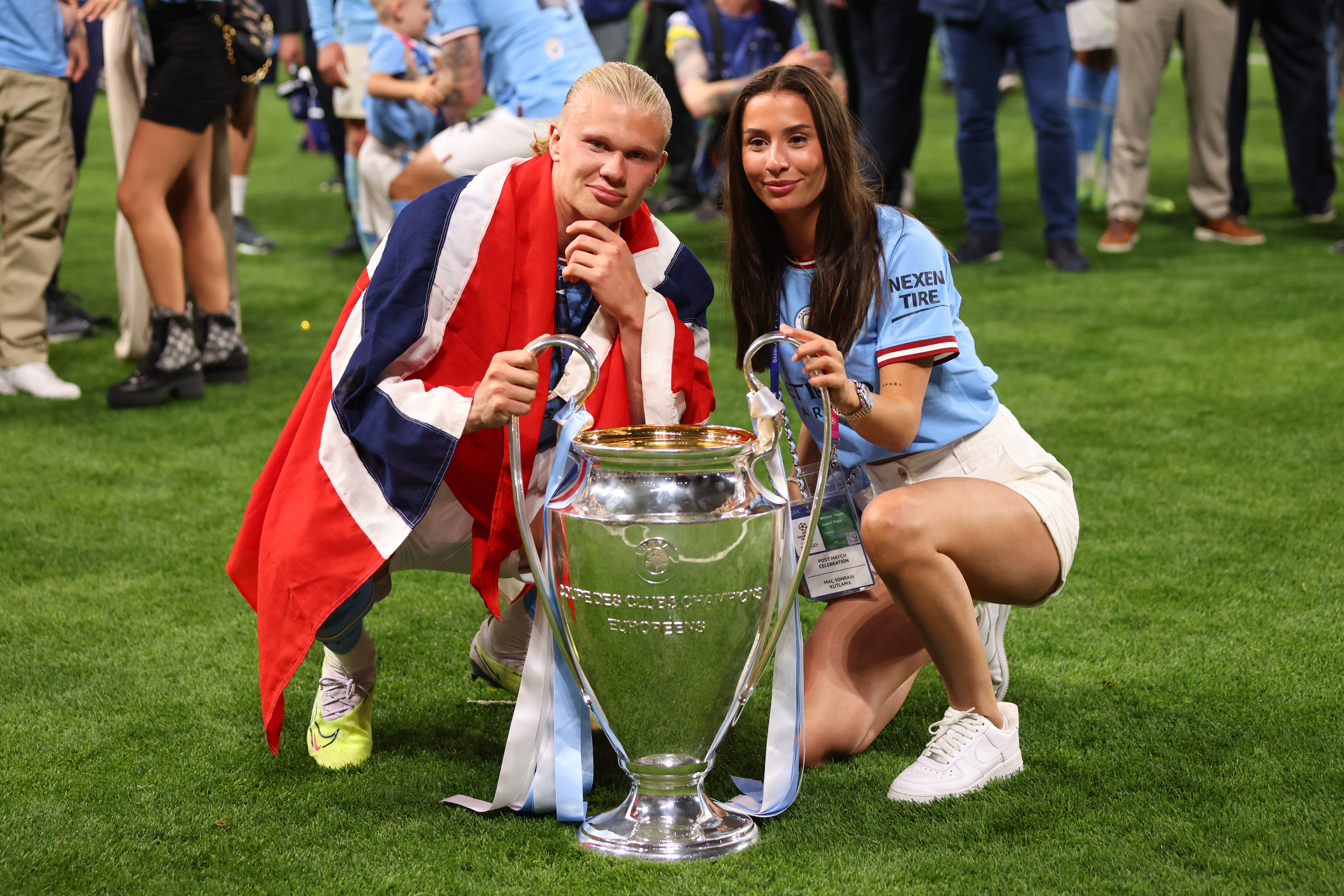 The couple posed with the Champions League trophy