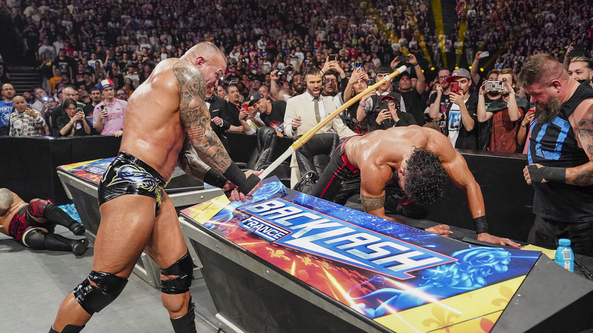 Randy Orton & Kevin Owens vs. Solo Sikoa & Tama Tonga – Street Fight:  photos | WWE