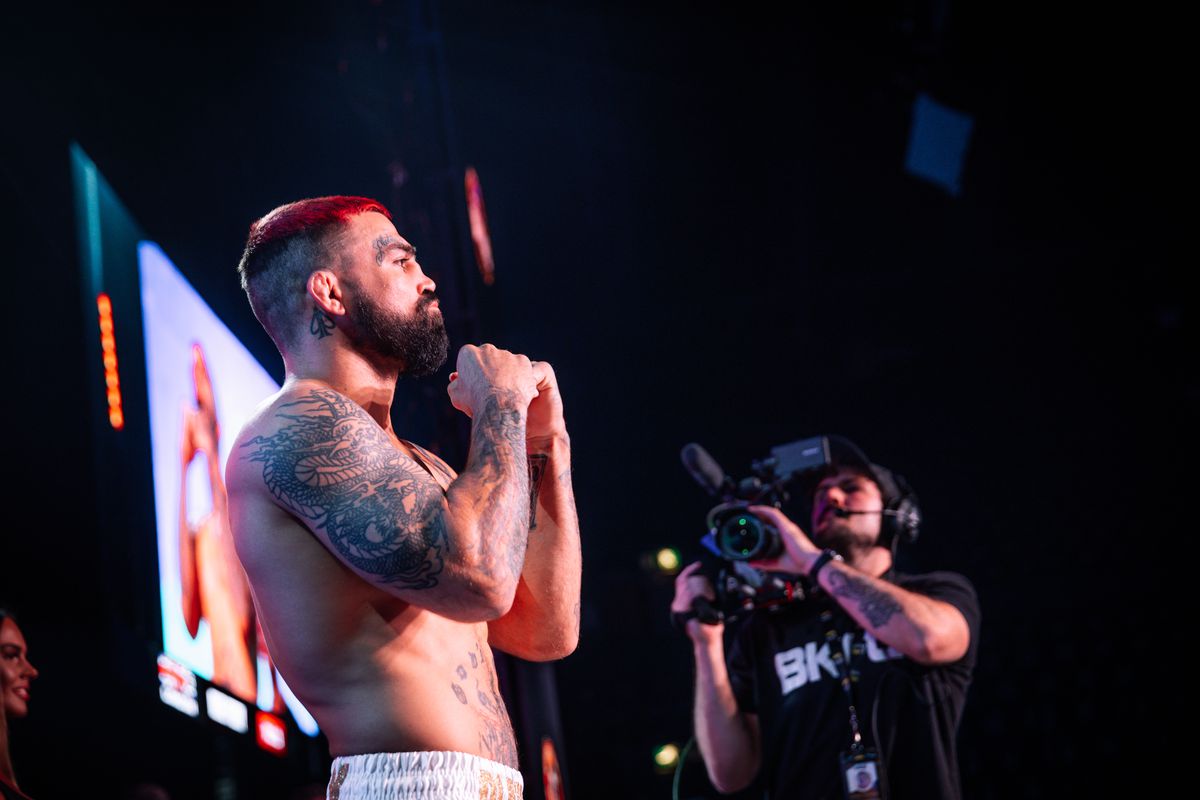 Is he the best underdog of the year?': Pros react to Mike Perry getting  boxing match with Jake Paul - MMA Fighting