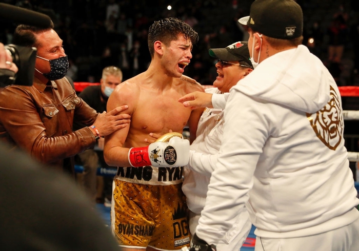 Tài năng trẻ Ryan Garcia vượt khó đánh bại HCV Olympic Luke Campbell, giành  về chiếc đai WBC thế giới