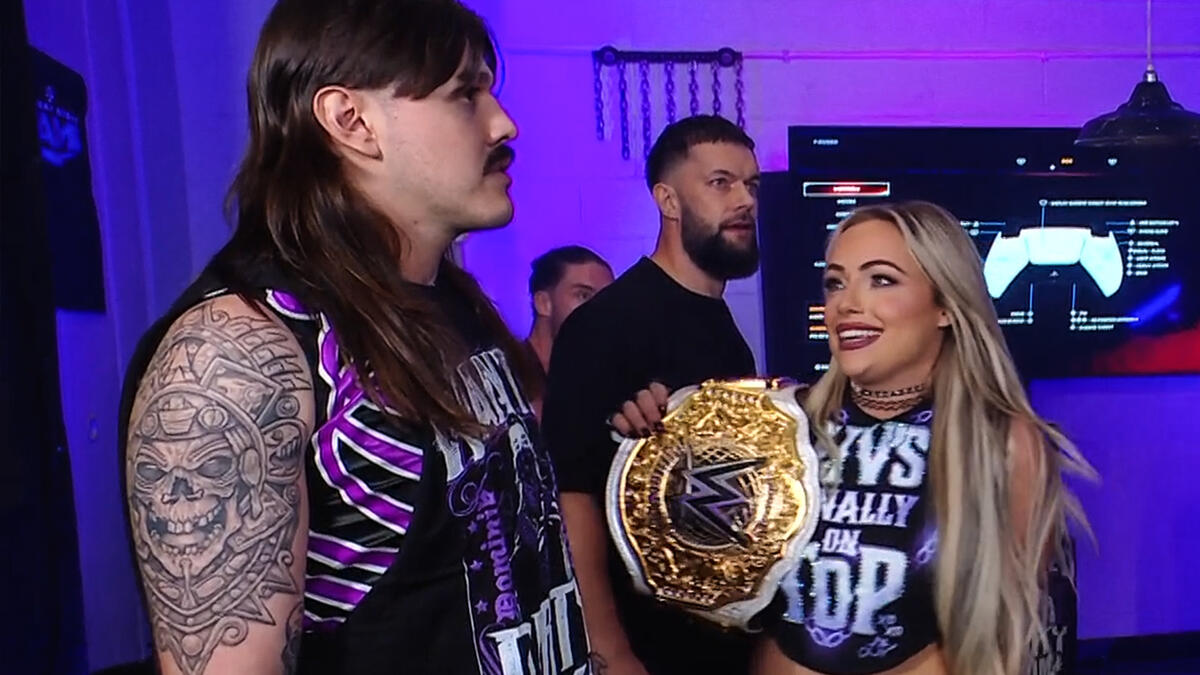 Cover Image for 😳⚡ COUP DE THÉÂTRE À RAW : BECKY LYNCH RÉAGIT À LA BOMBE DE SETH ROLLINS SUR LIV MORGAN — VIDÉO OFFICIELLE QUI FAIT TREMBLER LA WWE 👇👇