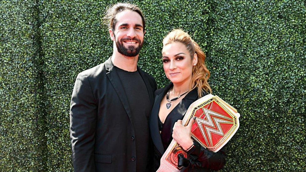 Cover Image for 😱💔 TRAGÉDIE ÉMOTIONNELLE ! Becky Lynch s’effondre après que Seth Rollins nie les rumeurs de grossesse — Vidéo choc à voir absolument 🎥👇👇